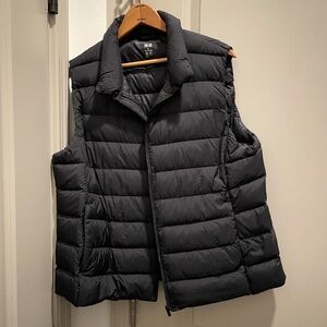 Uniqlo womens puffer vest, size XL black